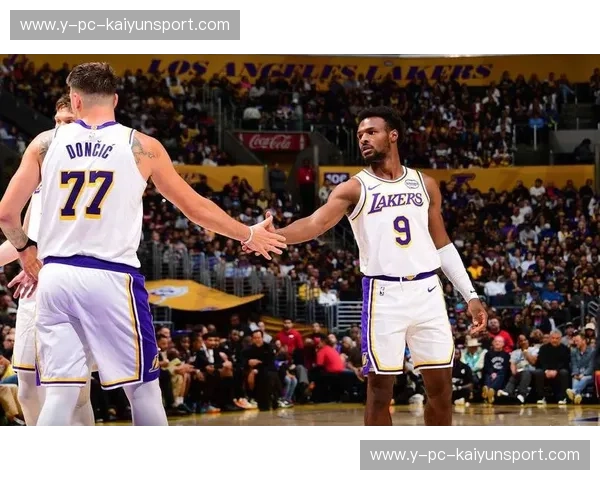 巅峰之战的窒息美学：热火vs湖人G5，央视镜头下的英雄主义与命运交响